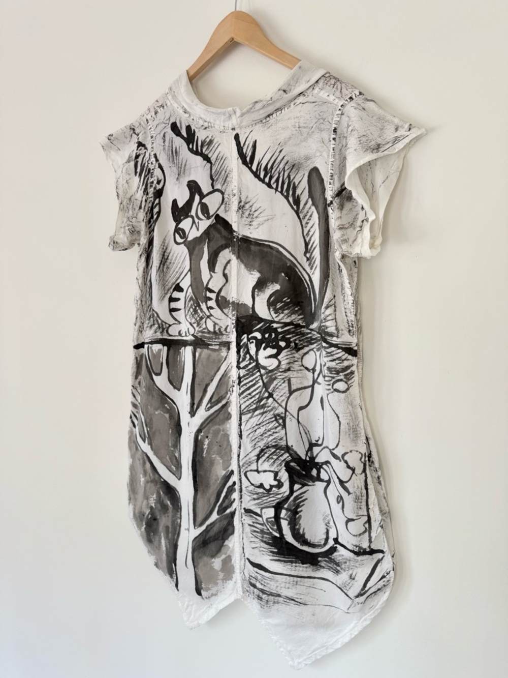 Skifo White Short-Sleeve Tunic Dress with Black Sketch Novelty Cat Print, Size M - Picture 10 of 12